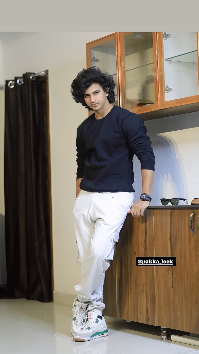 Men’s Jet Black Sweatshirt with Mélange White Joggers | Premium Winter Outfit